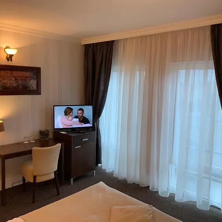 Eden Hotel